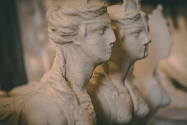 Où trouver une location de vacances en Provence avec des ateliers de sculpture et des randonnées guidées?